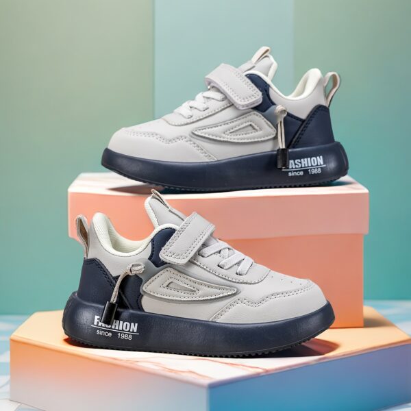 Stylish and comfortable boys' sneakers from Newness, perfect for active play. Lightweight design ensures all-day wear.