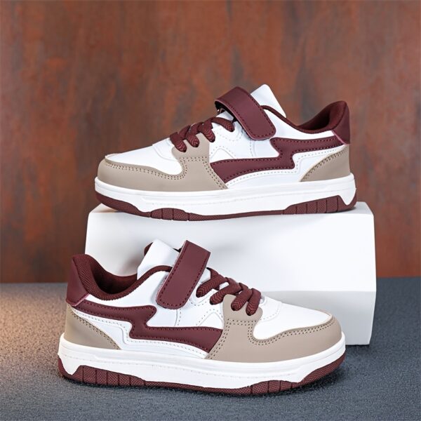 Stylish and comfortable striped and plaid boys' sneakers from Newness, perfect for everyday wear. Durable construction ensures long-lasting use.