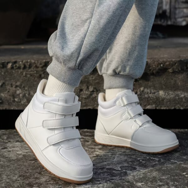 Stylish and comfortable Newness Urban Explorer Kids High-Tops in grey, perfect for fall and winter. Durable, high-top design with a modern aesthetic.
