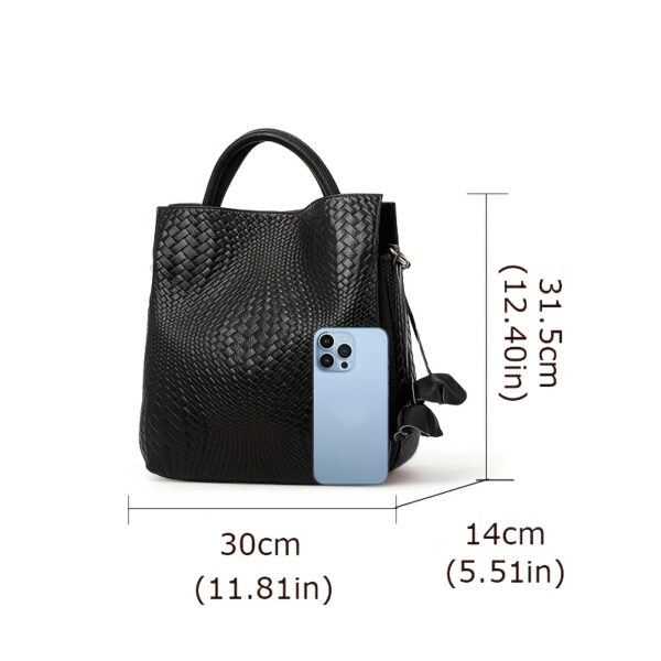 Newness Cairo Nights Black Leather Tote: A luxurious black leather tote bag with elegant structure, perfect for everyday chic.