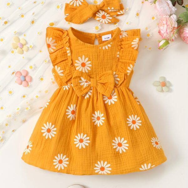 Adorable BrownBark daisy dress set perfect for summer. This cute and stylish outfit features a charming daisy print and is ideal for warm weather.