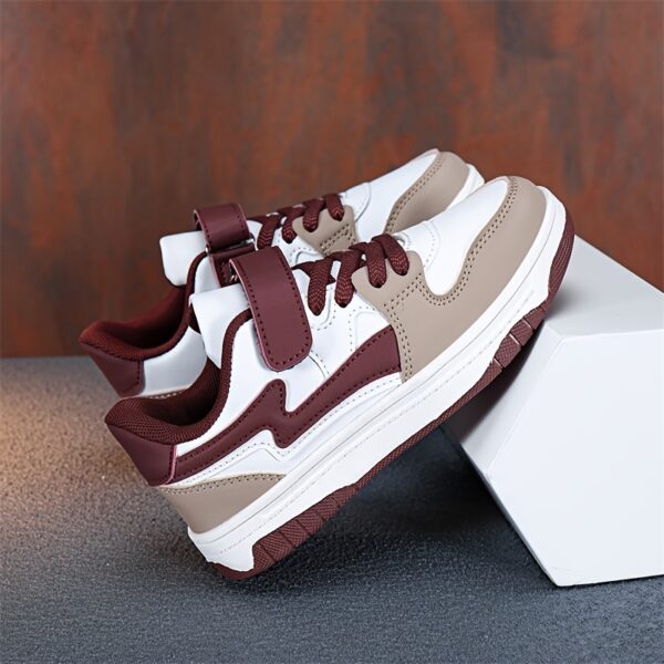 Stylish and comfortable striped and plaid boys' sneakers from Newness, perfect for everyday wear. Durable construction ensures long-lasting use.
