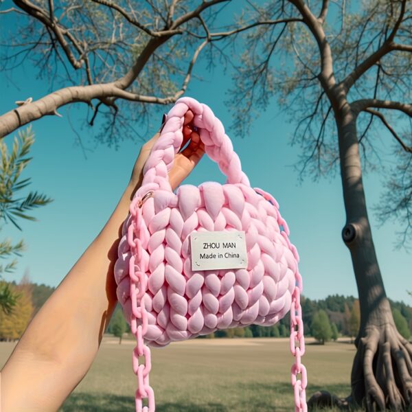 Unleash your creativity with the Newness Chloe DIY Chunky Chain Bag. A premium quality, chic, and on-trend bag, perfect for fashion lovers. Customize it to match your unique style!