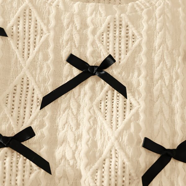 Adorable girls' bow set in various colors and patterns, perfect for any occasion. Shop Newness's latest collection!