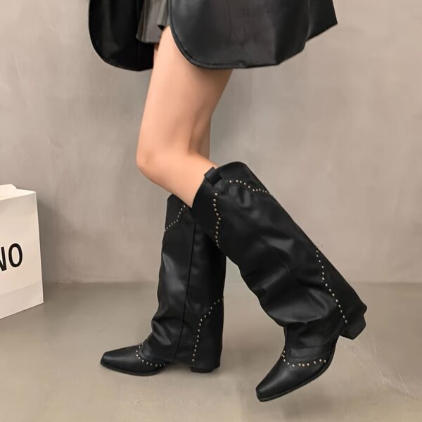 Newness Desert Bloom Cowboy Boots: Elevate your style with these chic, floral-detailed cowboy boots.