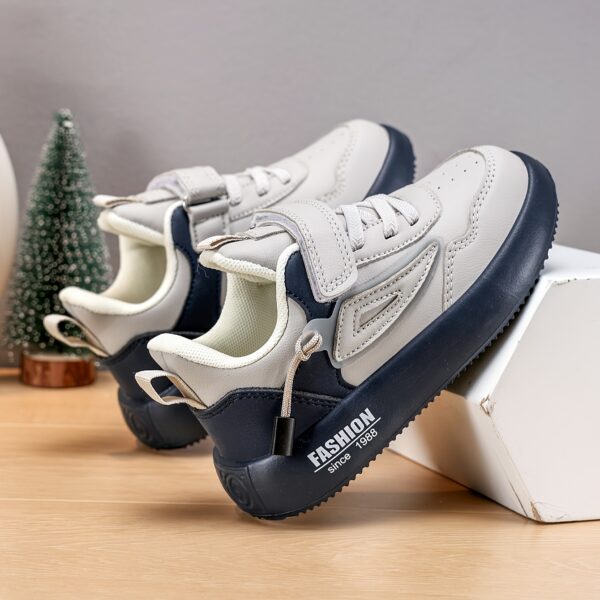Stylish and comfortable boys' sneakers from Newness, perfect for active play. Lightweight design ensures all-day wear.