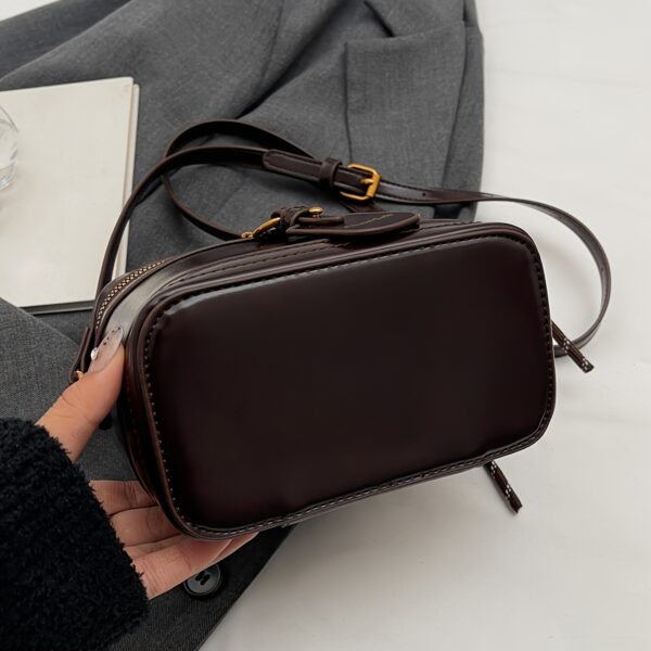 The Newness Riviera Vintage Boxy Tote, a chic and stylish boxy handbag perfect for any occasion. View the bag's structured shape, vintage-inspired details, and high-quality materials.