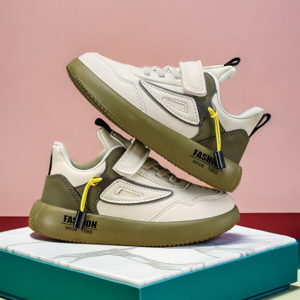 Stylish and comfortable boys' sneakers from Newness, perfect for active play. Lightweight design ensures all-day wear.