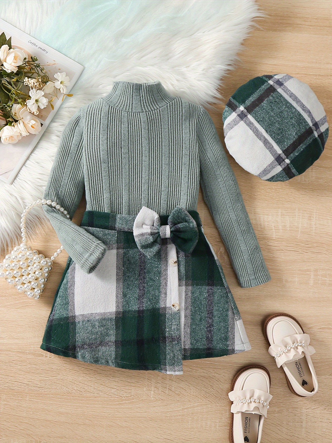 Adorable girls' cozy sweater set, perfect for fall and winter. Featuring a soft, warm knit and a charming design, this two-piece set includes a sweater and leggings.