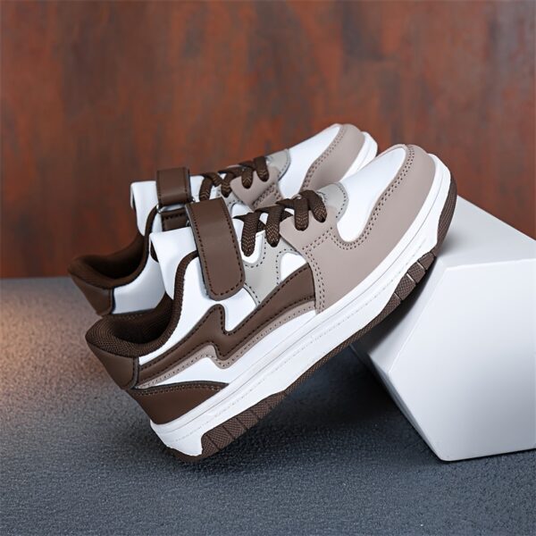 Stylish and comfortable striped and plaid boys' sneakers from Newness, perfect for everyday wear. Durable construction ensures long-lasting use.