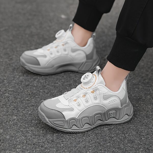Stylish and breathable Cloud Runners running sneakers for boys by Newness. Perfect for active kids, these sneakers offer comfort and style.