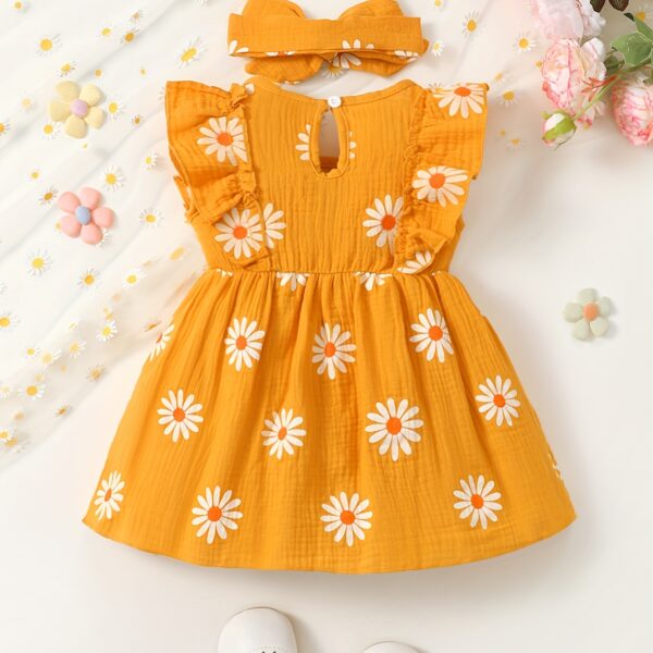 Adorable BrownBark daisy dress set perfect for summer. This cute and stylish outfit features a charming daisy print and is ideal for warm weather.