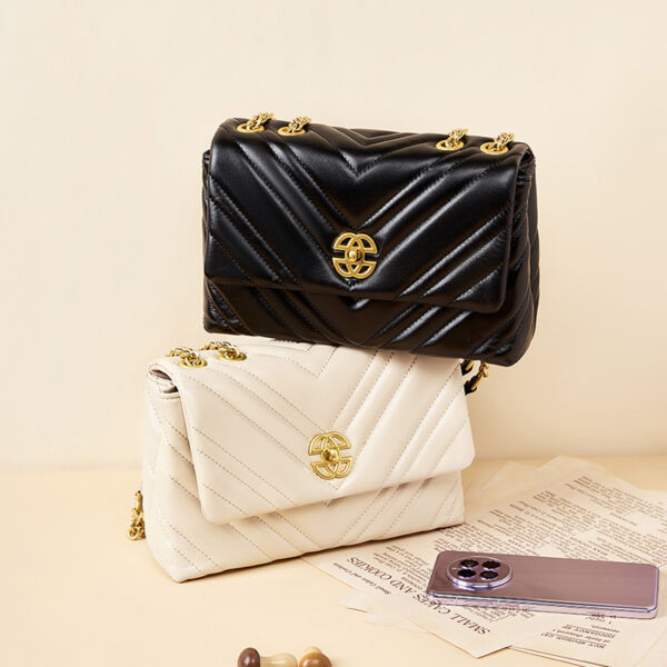 Newness Uptown Quilted Chain Bag in top-grain leather, versatile and perfect for any occasion.