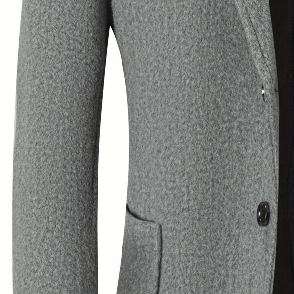 Newness Metropolitan Slim Fit Blazer: A versatile navy blazer for men, perfect for both casual and formal occasions. Model showcasing the slim fit and tailored design.