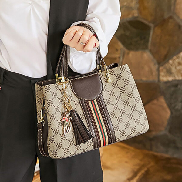 The Uptown Brown Crossbody Bag by Newness. A stylish and spacious brown crossbody bag, perfect for everyday use.