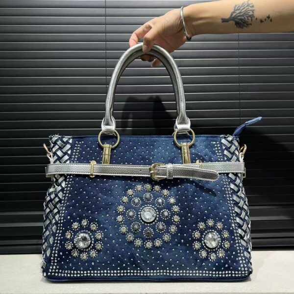 Newness Celestial Sparkle Rhinestone Crossbody Bag: Elevate your style with this dazzling rhinestone-embellished crossbody bag. Modern design meets luxurious sparkle.