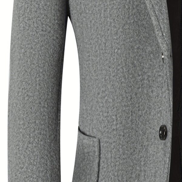 Newness Metropolitan Slim Fit Blazer: A versatile navy blazer for men, perfect for both casual and formal occasions. Model showcasing the slim fit and tailored design.