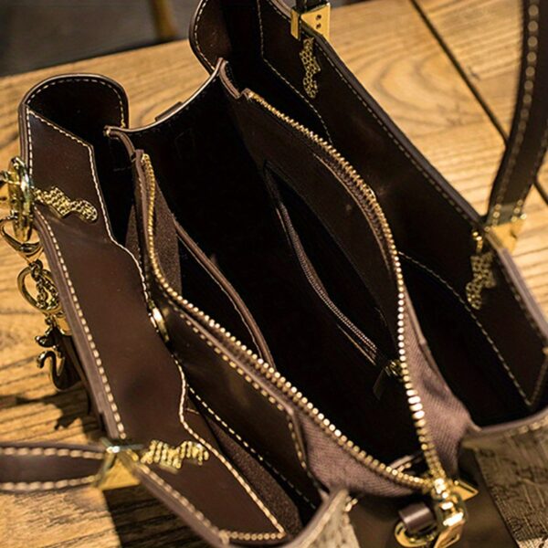 The Uptown Brown Crossbody Bag by Newness. A stylish and spacious brown crossbody bag, perfect for everyday use.