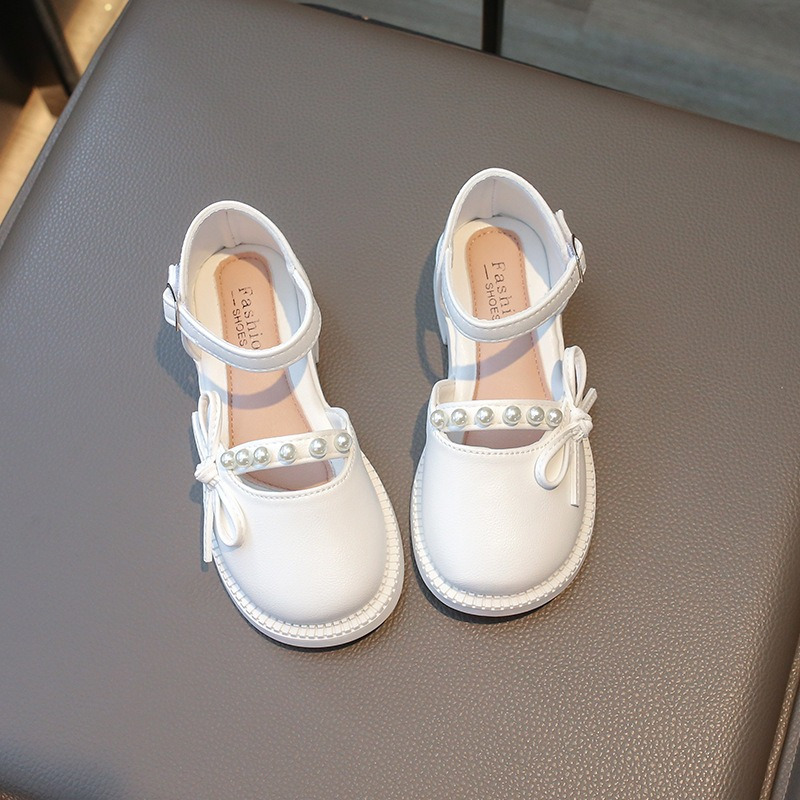 Adorable Spring Meadow girls sandals in pink and white, perfect for spring and summer. Stylish girls' footwear from Newness.