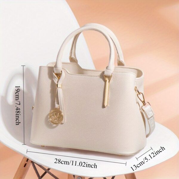 The Newness Urban Escape Mother's Day Bag: A stylish and functional tote bag, perfect for Mom. Spacious interior, comfortable straps, and elegant design.