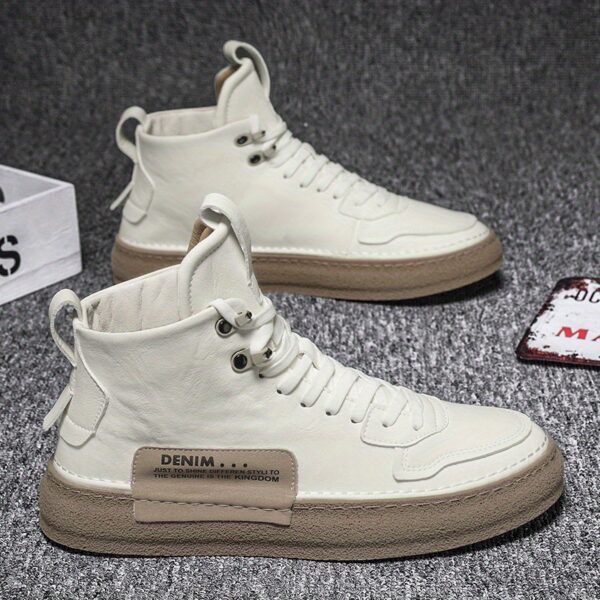 Newness Urban Explorer Men's High-Top Boots: Stylish and comfortable high-top boots for men, perfect for city exploration.