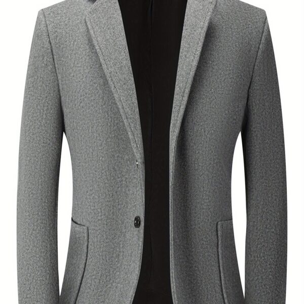 Newness Metropolitan Slim Fit Blazer: A versatile navy blazer for men, perfect for both casual and formal occasions. Model showcasing the slim fit and tailored design.
