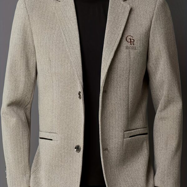 The Newness Metropolitan Men's Casual Blazer, a sophisticated navy blazer perfect for spring and autumn, shown on a male model. The blazer features a classic cut and high-quality fabric.