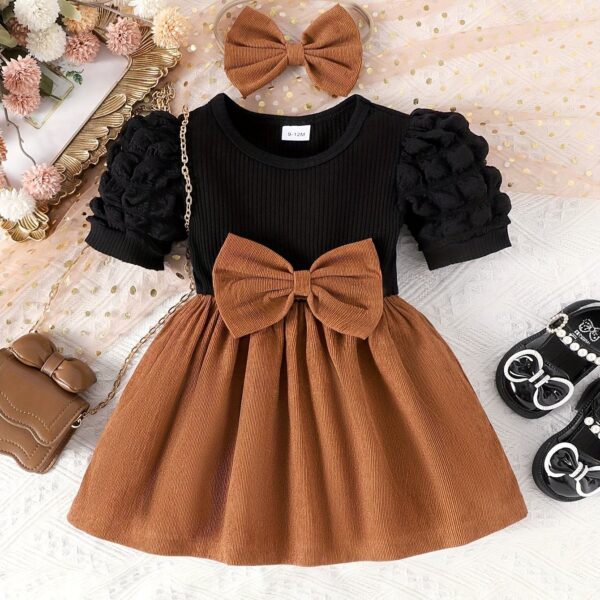 Adorable summer girls' pinstripe bow dress set from Newness. Two-piece outfit perfect for playtime. Features a stylish pinstripe pattern and a cute bow detail.
